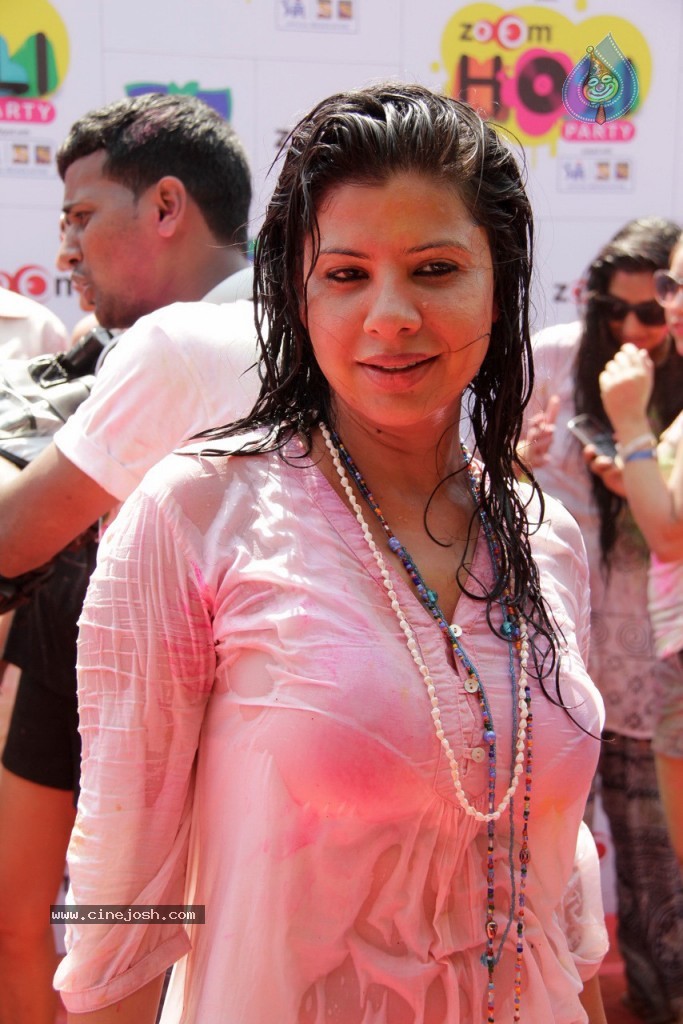 Bolly Celebs at Holi Celebrations - 13 / 103 photos