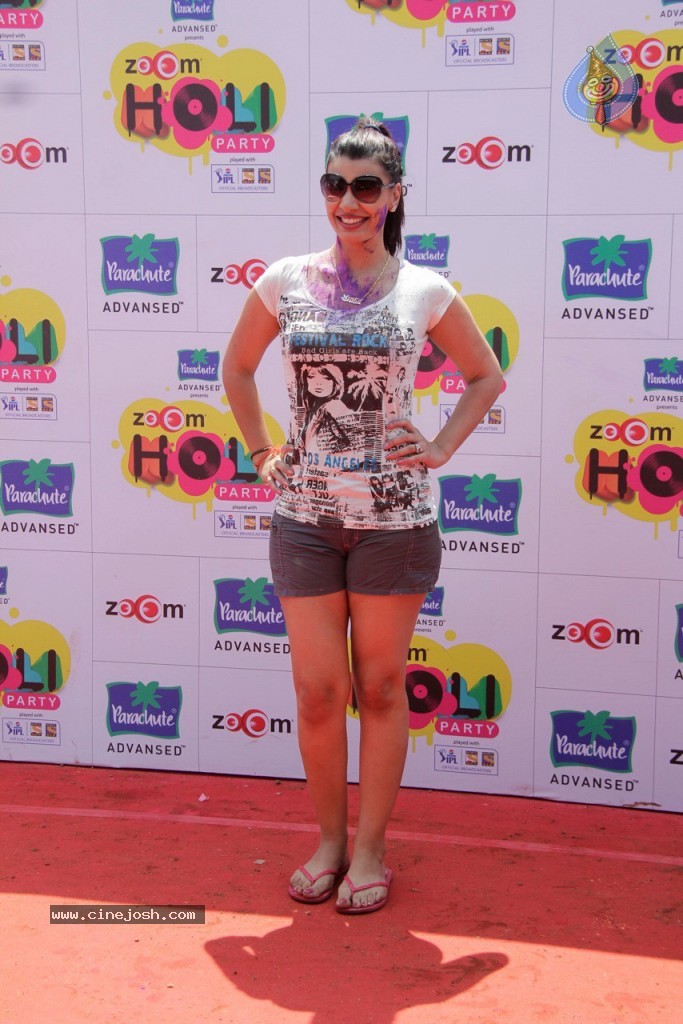 Bolly Celebs at Holi Celebrations - 22 / 103 photos