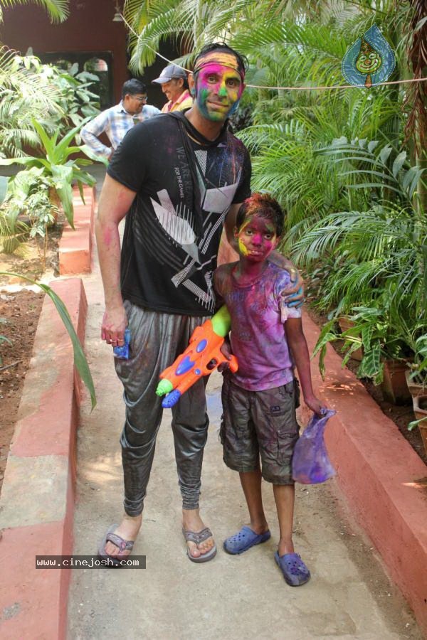 Bolly Celebs at Holi Celebrations - 48 / 103 photos