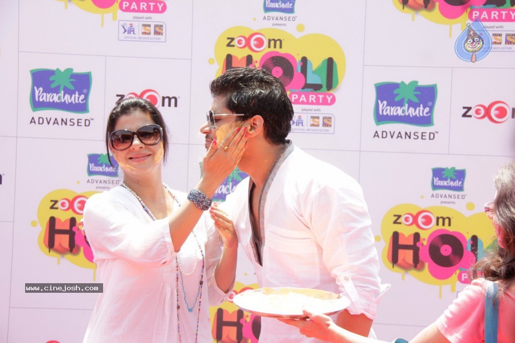 Bolly Celebs at Holi Celebrations - 49 / 103 photos