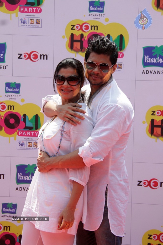 Bolly Celebs at Holi Celebrations - 58 / 103 photos