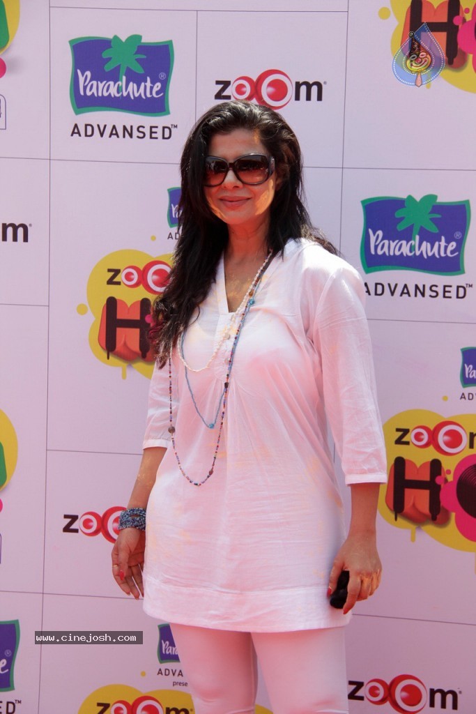 Bolly Celebs at Holi Celebrations - 68 / 103 photos