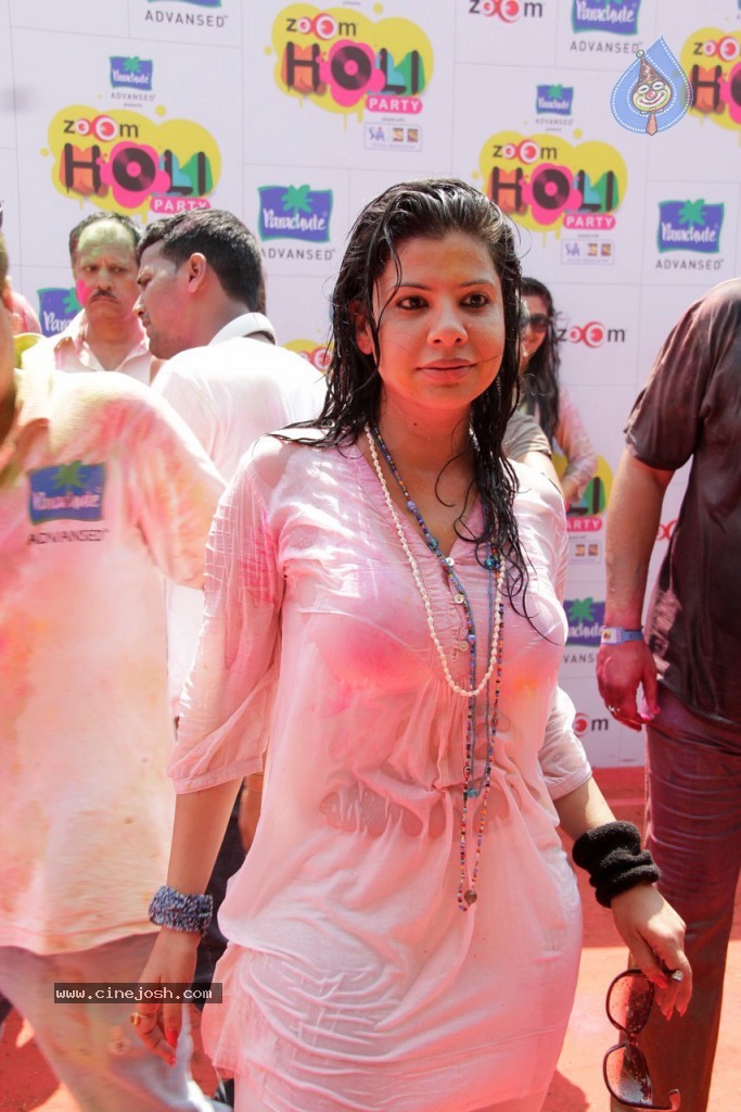 Bolly Celebs at Holi Celebrations - 72 / 103 photos