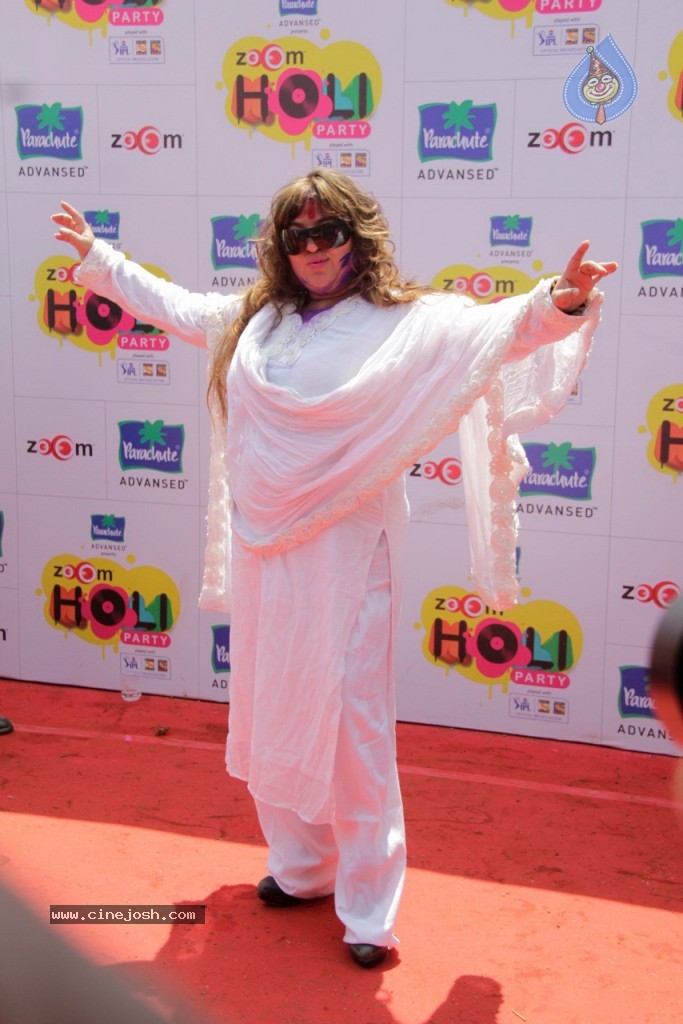 Bolly Celebs at Holi Celebrations - 92 / 103 photos