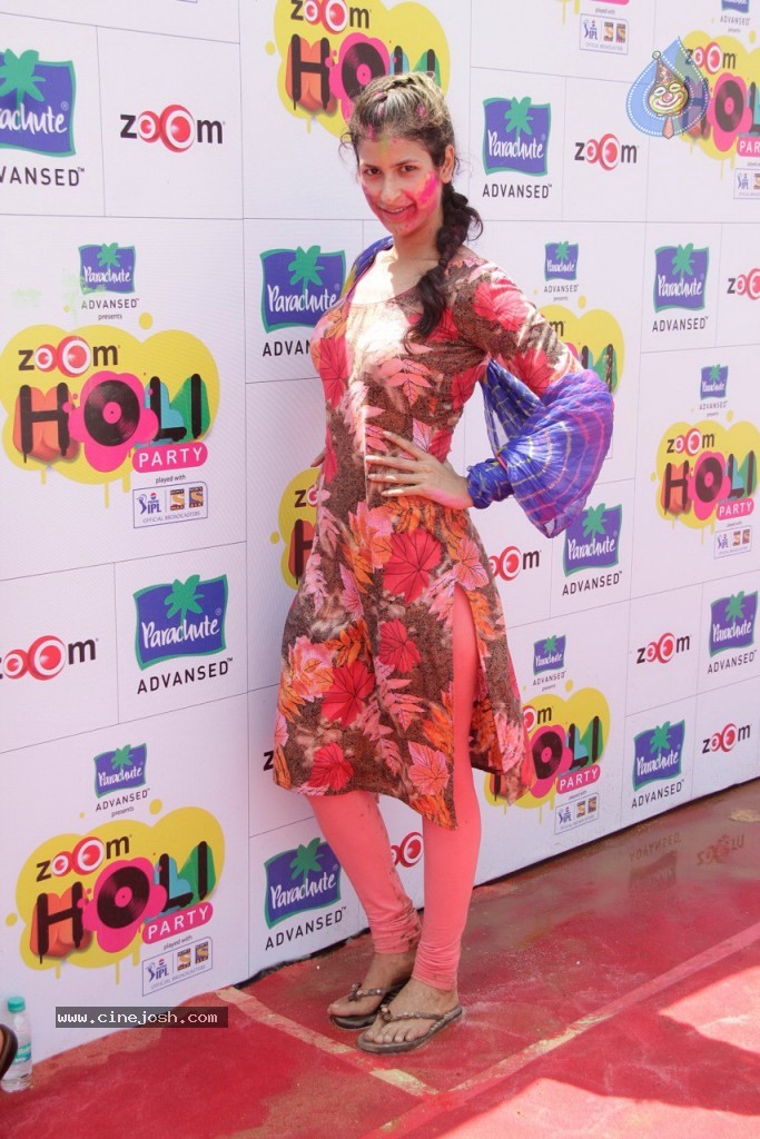 Bolly Celebs at Holi Celebrations - 93 / 103 photos