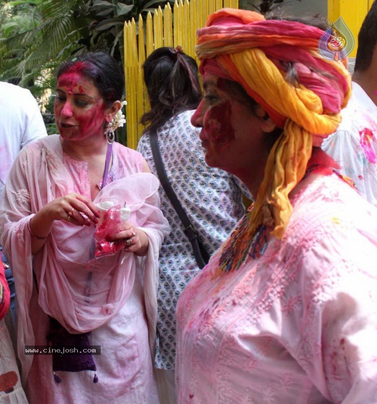 Bolly Celebs at Holi Celebrations - 94 / 103 photos