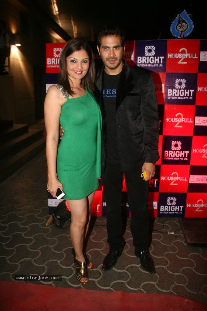Bolly Celebs at Housefull 2 Special Show - 12 / 57 photos