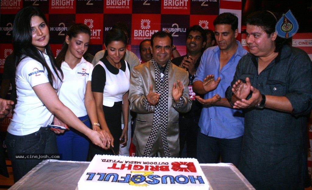 Bolly Celebs at Housefull 2 Special Show - 15 / 57 photos