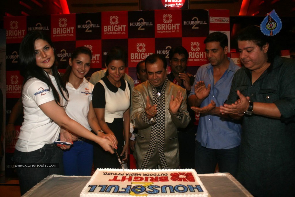 Bolly Celebs at Housefull 2 Special Show - 16 / 57 photos