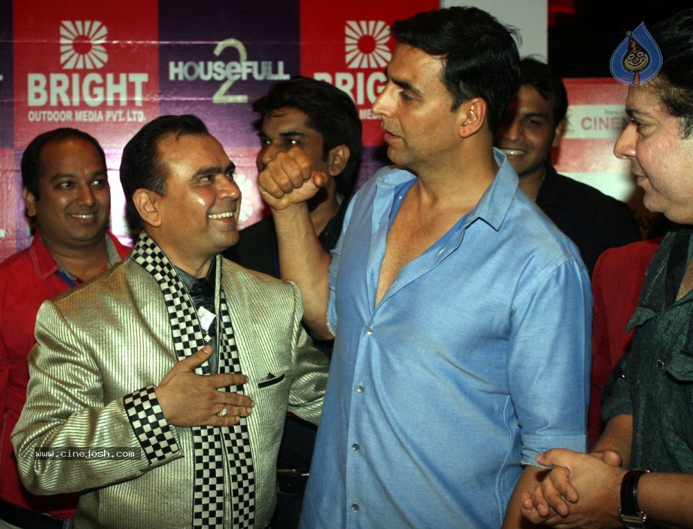 Bolly Celebs at Housefull 2 Special Show - 46 / 57 photos