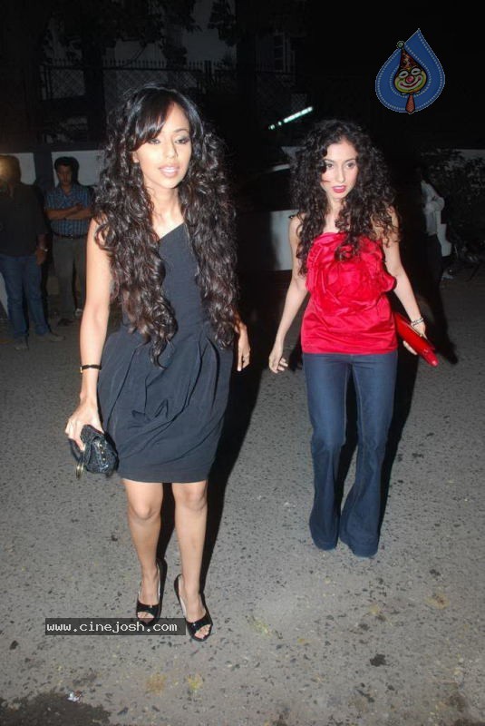 Bolly Celebs at Hrithik Bday Bash - 1 / 89 photos