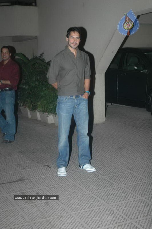 Bolly Celebs at Hrithik Bday Bash - 19 / 89 photos
