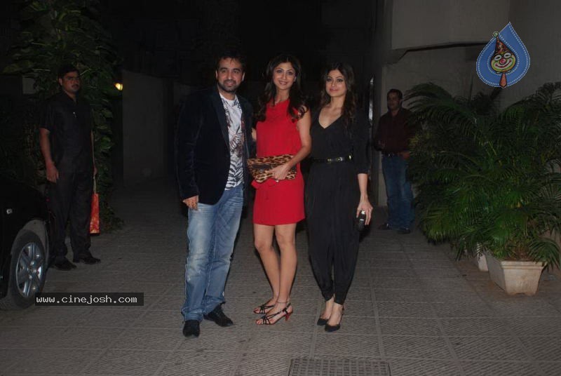 Bolly Celebs at Hrithik Bday Bash - 30 / 89 photos