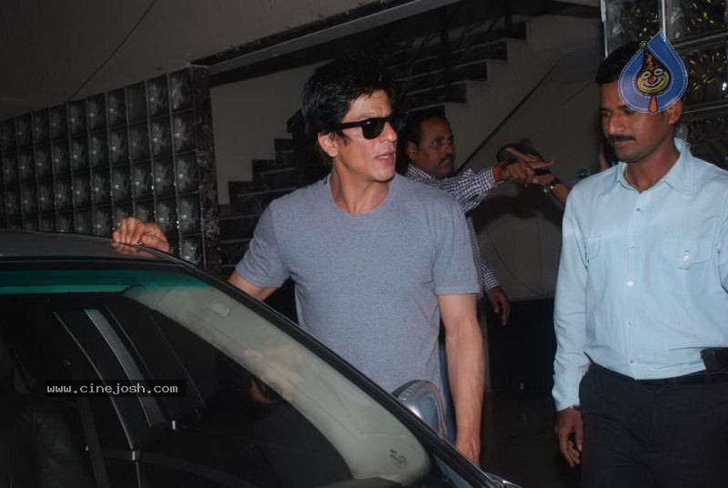 Bolly Celebs at Hrithik Bday Bash - 39 / 89 photos