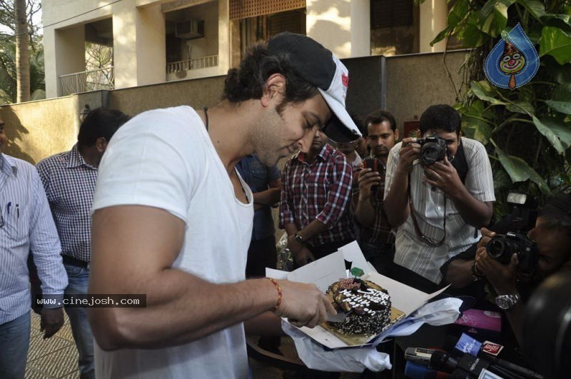 Bolly Celebs at Hrithik Bday Bash - 42 / 89 photos
