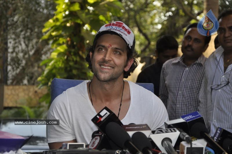 Bolly Celebs at Hrithik Bday Bash - 49 / 89 photos