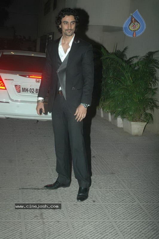 Bolly Celebs at Hrithik Bday Bash - 60 / 89 photos