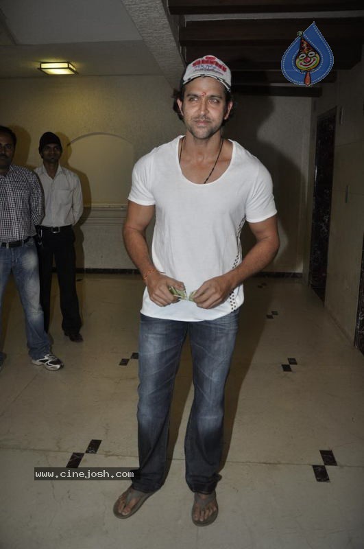 Bolly Celebs at Hrithik Bday Bash - 74 / 89 photos