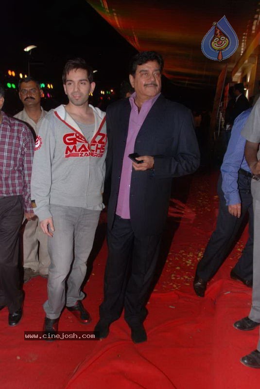 Bolly Celebs at Hum Dono Movie Premiere - 19 / 132 photos