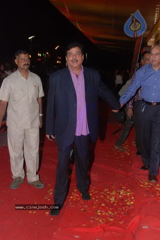 Bolly Celebs at Hum Dono Movie Premiere - 42 / 132 photos