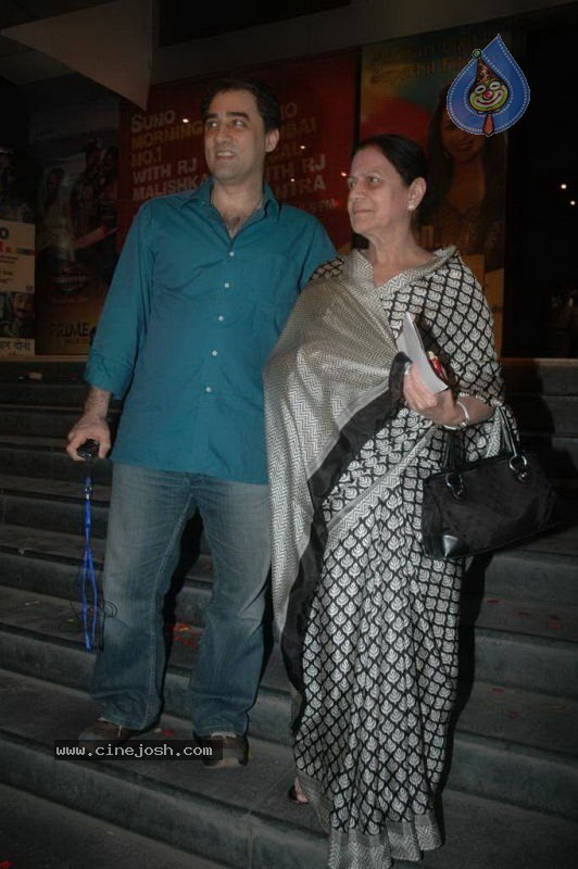 Bolly Celebs at Hum Dono Movie Premiere - 73 / 132 photos