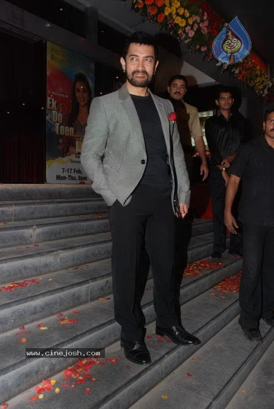 Bolly Celebs at Hum Dono Movie Premiere - 79 / 132 photos