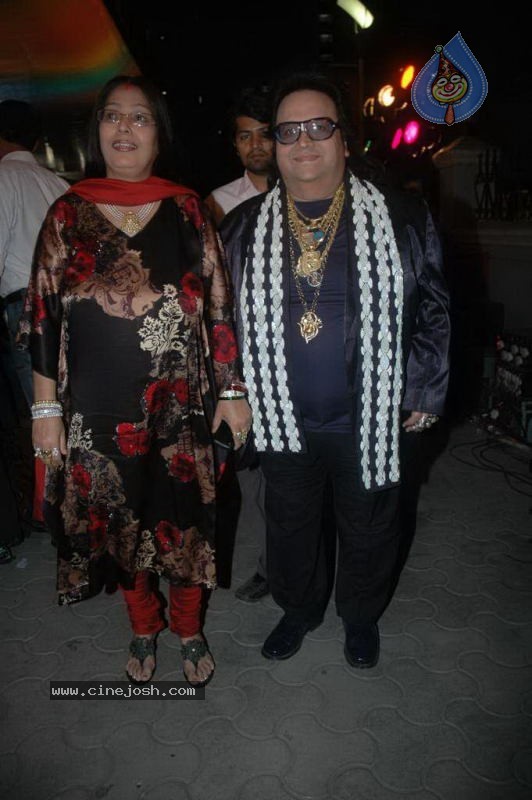 Bolly Celebs at Hum Dono Movie Premiere - 84 / 132 photos