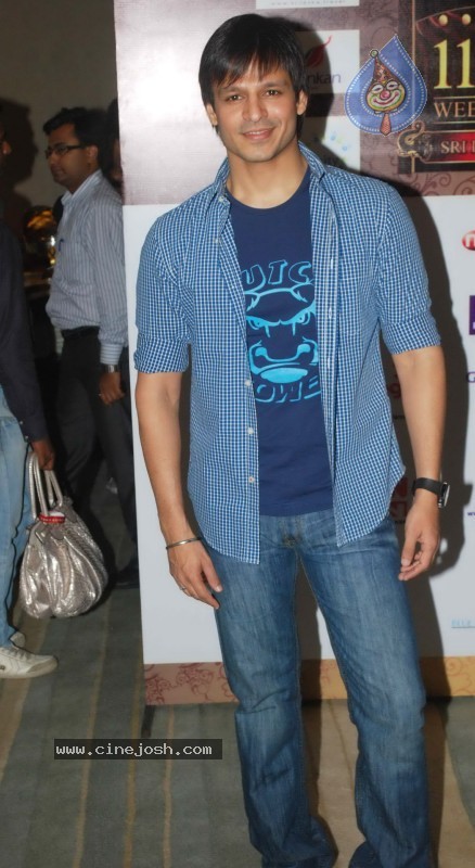 Bolly Celebs at IIFA Awards Event - 32 / 70 photos