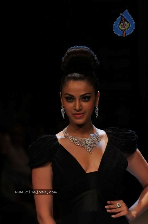 Bolly Celebs at IIJW 2012 Day 1 - 4 / 143 photos