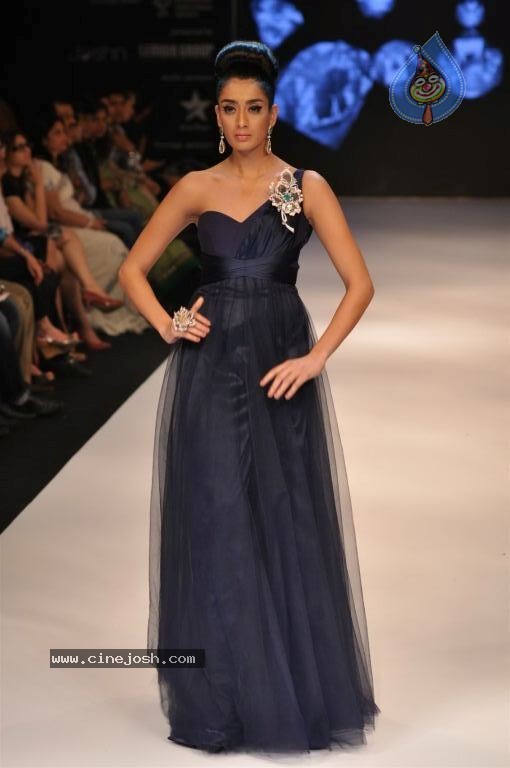 Bolly Celebs at IIJW 2012 Day 1 - 7 / 143 photos
