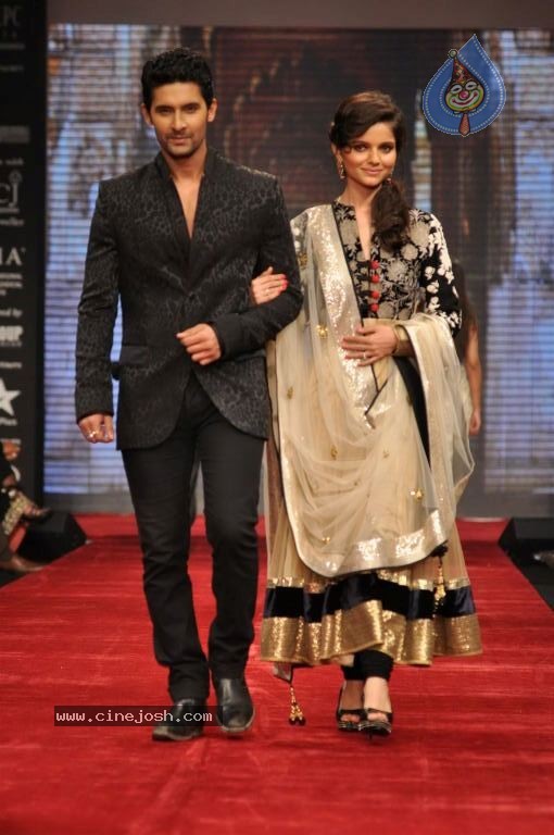 Bolly Celebs at IIJW 2012 Day 1 - 27 / 143 photos