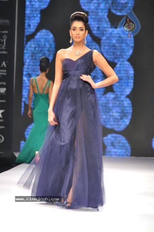 Bolly Celebs at IIJW 2012 Day 1 - 36 / 143 photos