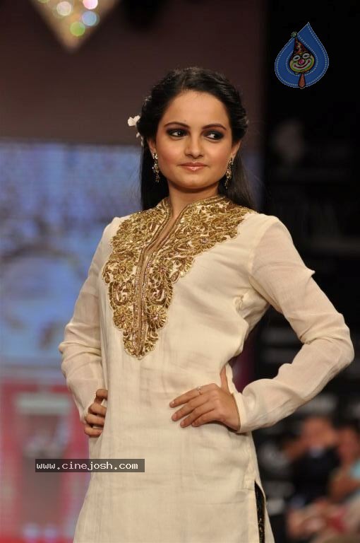 Bolly Celebs at IIJW 2012 Day 1 - 60 / 143 photos