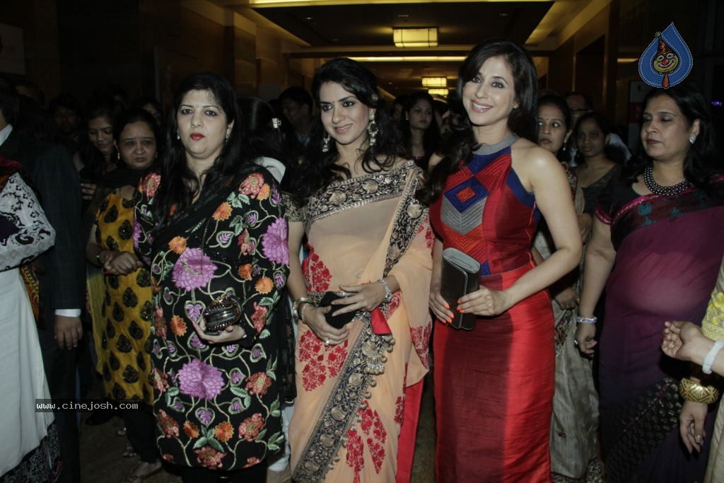 Bolly Celebs at IIJW 2012 Day 1 - 62 / 143 photos