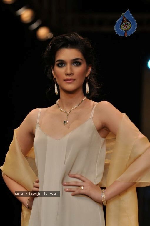 Bolly Celebs at IIJW 2012 Day 1 - 82 / 143 photos