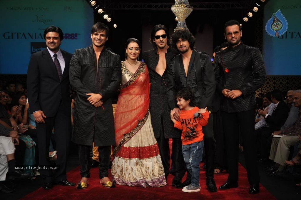 Bolly Celebs at IIJW 2012 Day 1 - 85 / 143 photos
