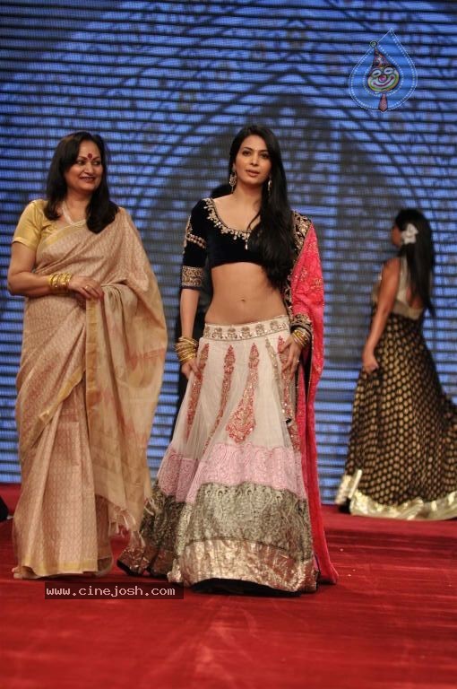 Bolly Celebs at IIJW 2012 Day 1 - 93 / 143 photos