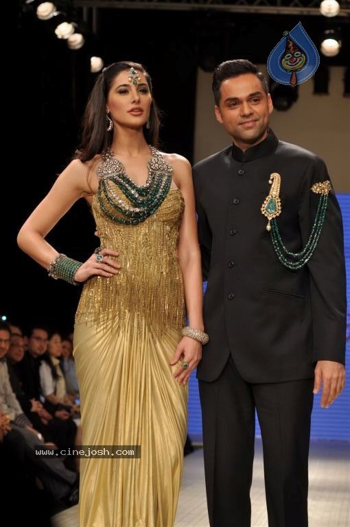 Bolly Celebs at IIJW 2012 Day 1 - 125 / 143 photos
