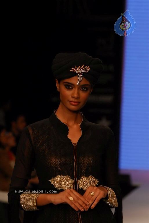 Bolly Celebs at IIJW 2012 Show - 4 / 247 photos