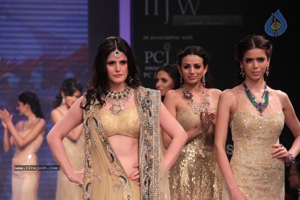 Bolly Celebs at IIJW 2012 Show - 11 / 247 photos