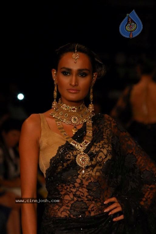 Bolly Celebs at IIJW 2012 Show - 41 / 247 photos