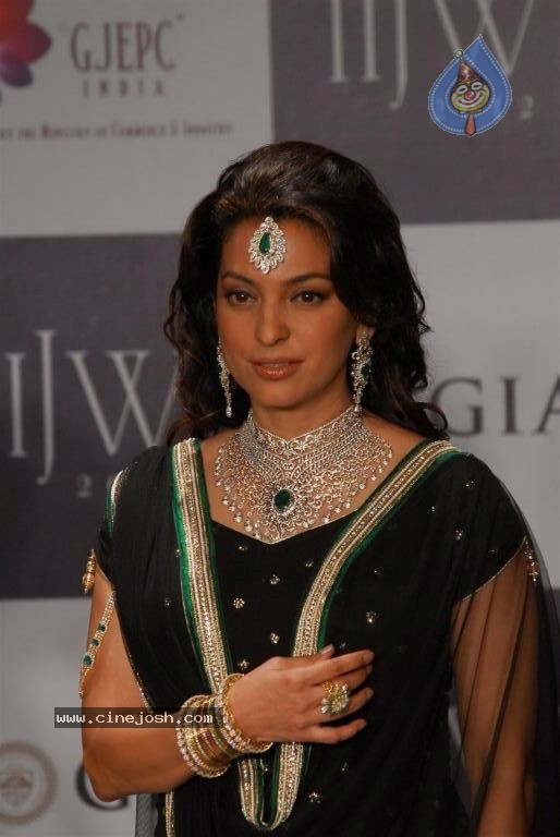 Bolly Celebs at IIJW 2012 Show - 179 / 247 photos