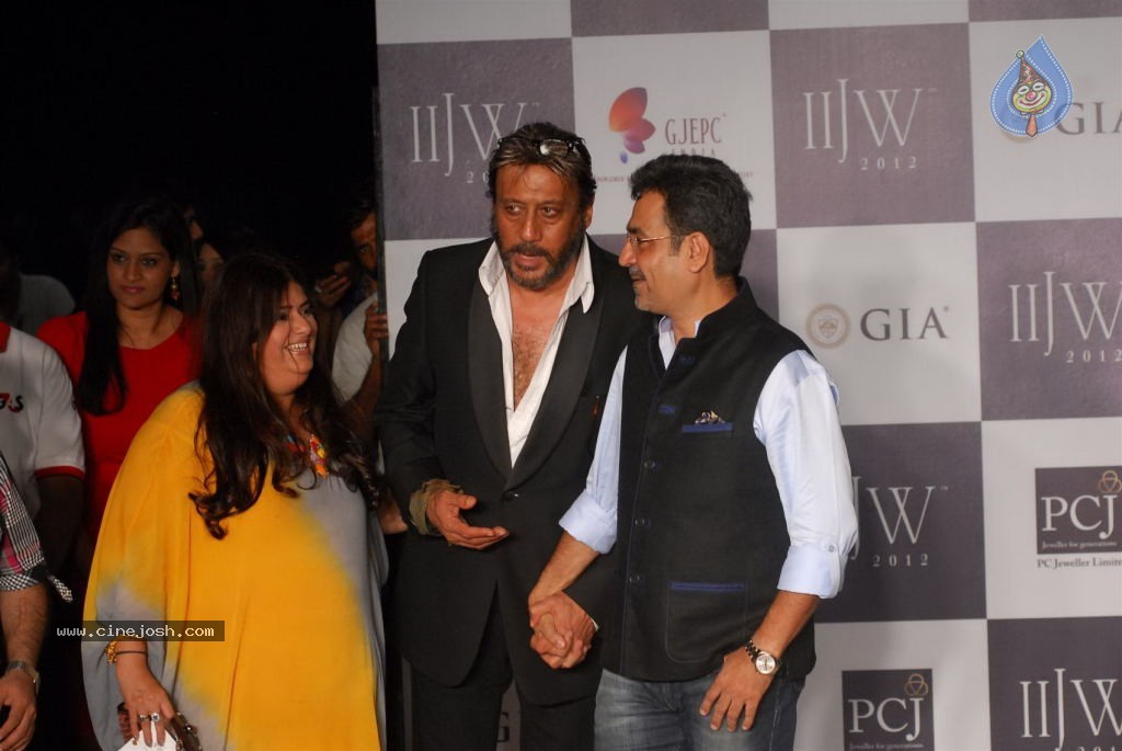Bolly Celebs at IIJW 2012 Show - 206 / 247 photos