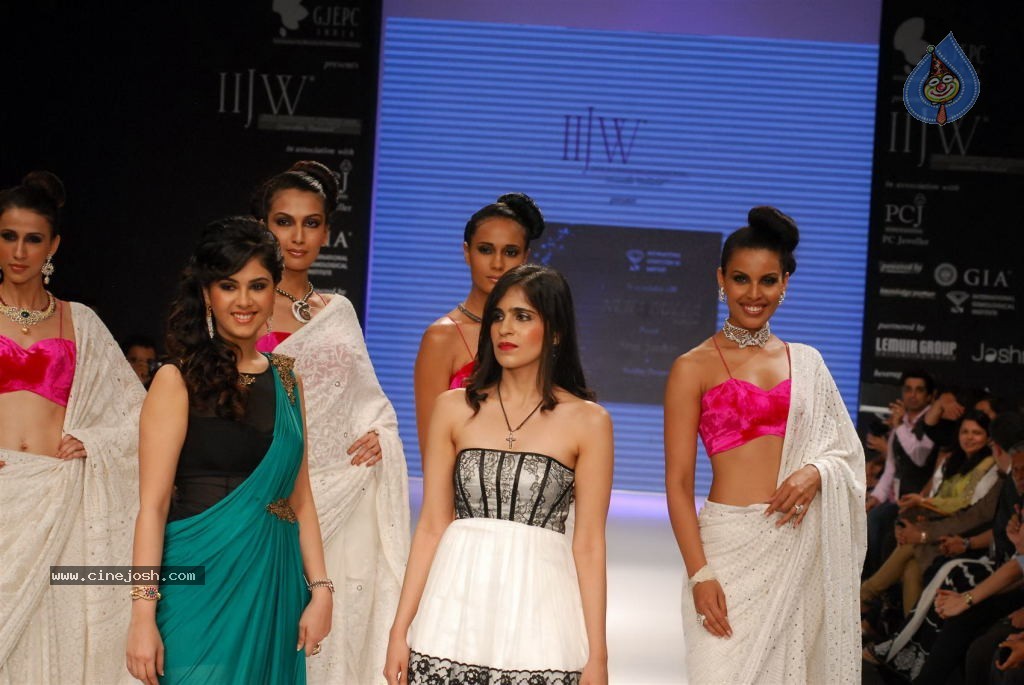 Bolly Celebs at IIJW 2012 Show - 228 / 247 photos