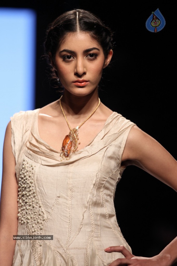 Bolly Celebs at IIJW Delhi 2013 Event - 46 / 54 photos