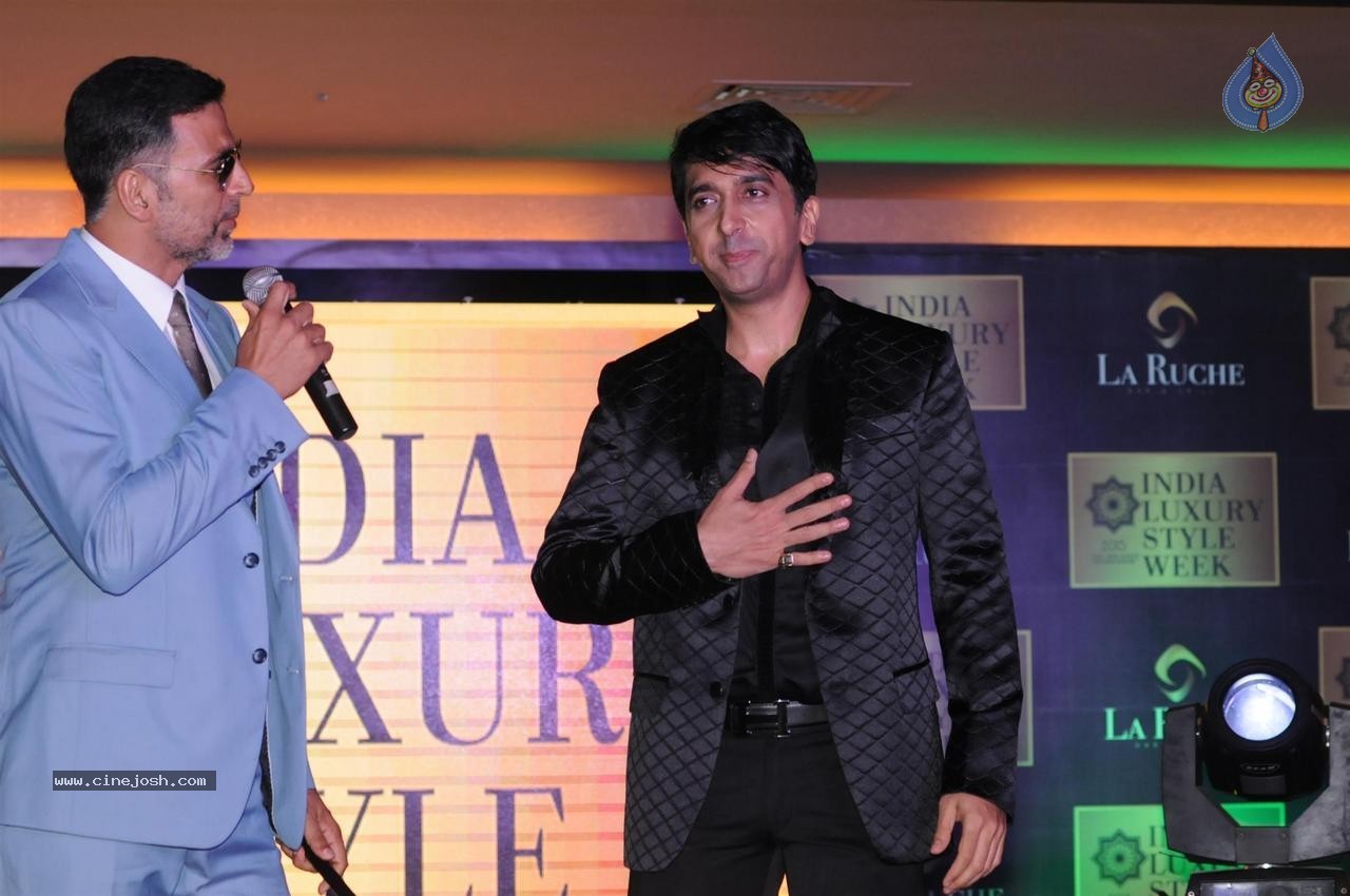Bolly Celebs at India Luxury Style Week 2015 Event - 34 / 116 photos