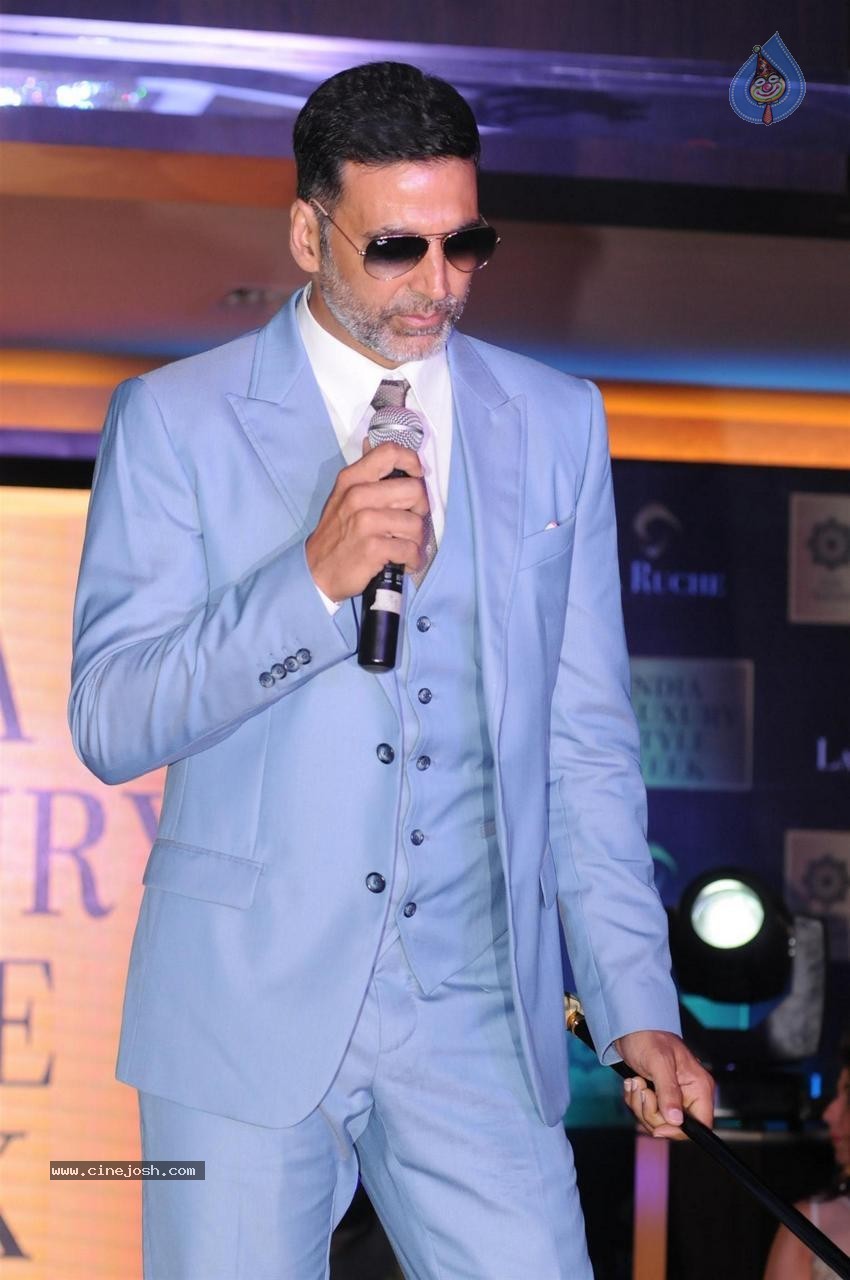 Bolly Celebs at India Luxury Style Week 2015 Event - 46 / 116 photos