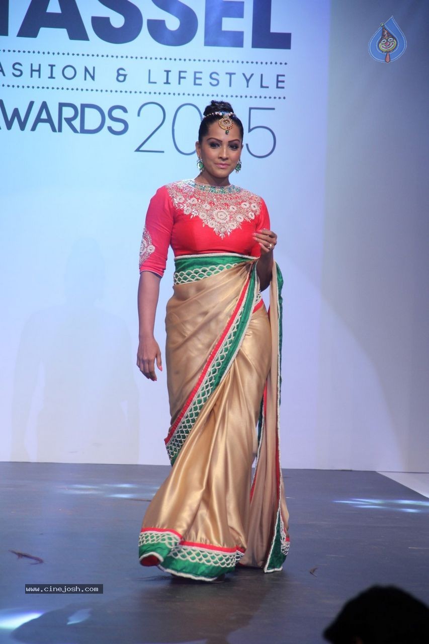 Bolly Celebs at INIFD Fashion Show - 29 / 96 photos