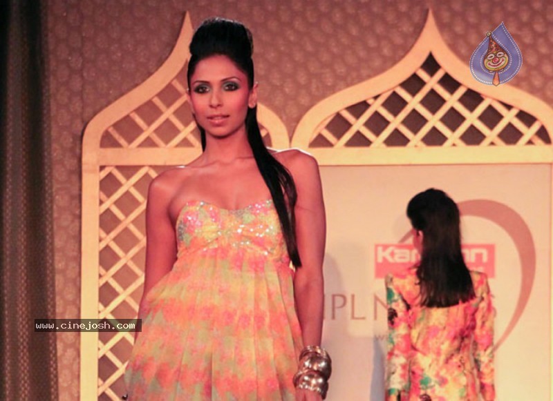 Bolly Celebs at IPL Nite Party - 48 / 61 photos