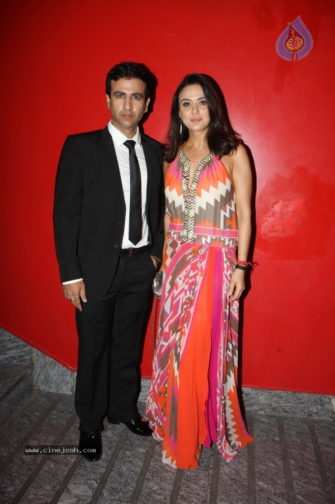 Bolly Celebs at Ishkq in Paris Premiere - 34 / 75 photos
